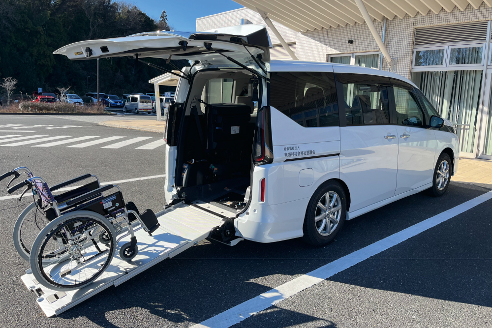 リフト付ワゴン車